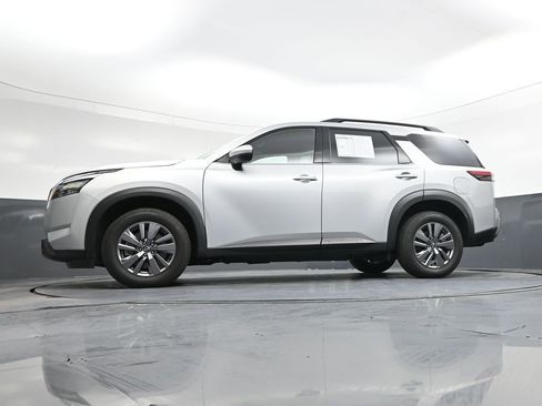 Used 2025 Nissan Pathfinder SV image 43