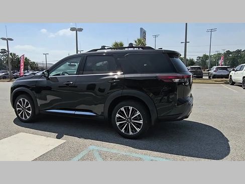 New 2026 Nissan Pathfinder Platinum FWD image 29