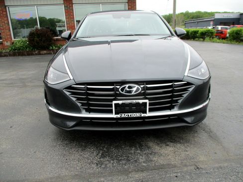 Used 2022 Hyundai Sonata SE w/ Cargo Package image 2
