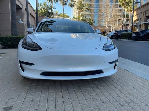 Used 2020 Tesla Model 3 Standard Range Plus image 4