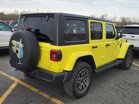 Used 2023 Jeep Wrangler Unlimited Sahara w/ Cold Weather Group AWD/4WD image 6