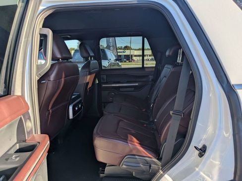 Used 2024 Ford Expedition Limited AWD/4WD image 12