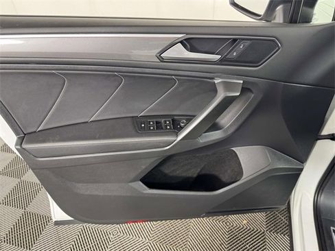 Used 2023 Volkswagen Tiguan SE R-Line image 17