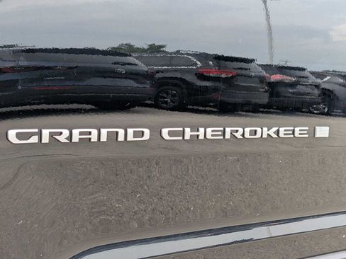 Used 2025 Jeep Grand Cherokee Laredo X w/ Luxury Tech Group I AWD/4WD image 10