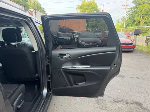 Used 2019 Dodge Journey SE w/ Connectivity Group FWD image 31
