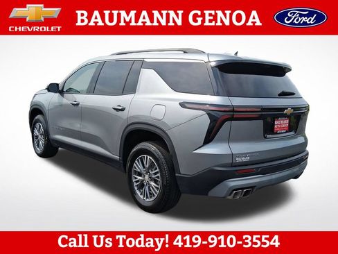 Used 2026 Chevrolet Traverse LT w/ Driver Confidence Package FWD image 3