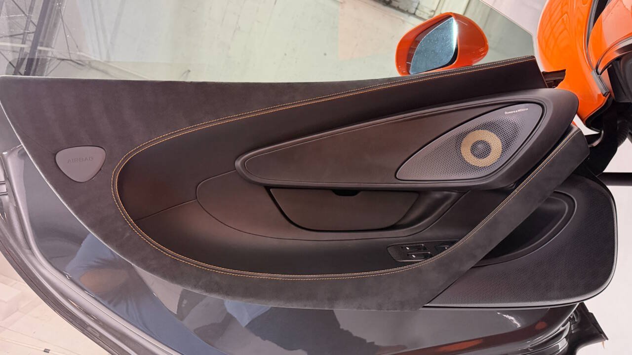 Used 2017 McLaren 570S Coupe RWD image 30