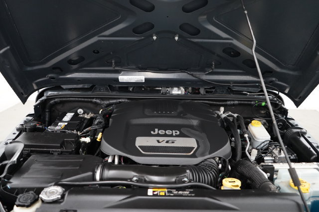 Used 2018 Jeep Wrangler Sport w/ Connectivity Group AWD/4WD image 38