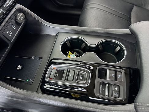 Used 2023 Honda Pilot Elite image 18