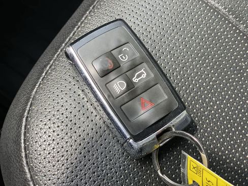 Used 2019 Land Rover Discovery SE AWD/4WD image 30