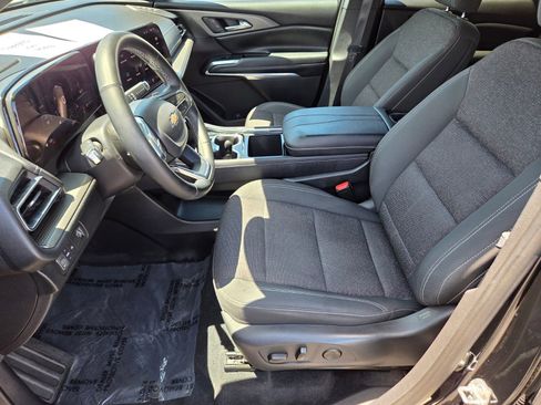 Used 2025 Chevrolet Traverse LT FWD image 10