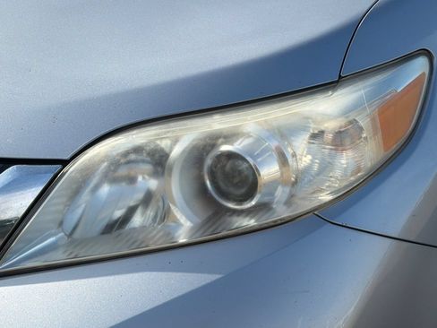 Used 2014 Toyota Sienna LE FWD image 52