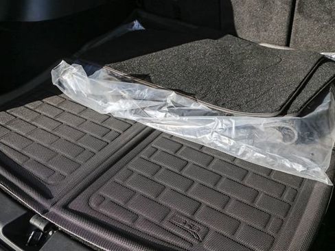 Used 2020 Tesla Model Y Long Range image 24