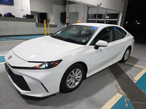 Used 2026 Toyota Camry LE FWD image 23