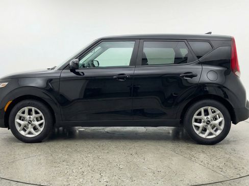 Used 2025 Kia Soul LX w/ LX Technology Package FWD image 5