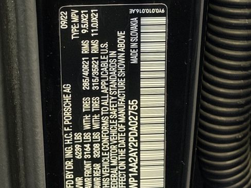 Certified 2023 Porsche Cayenne Platinum Edition image 26