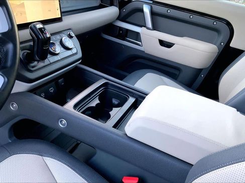 Used 2022 Land Rover Defender 90 X-Dynamic S image 14