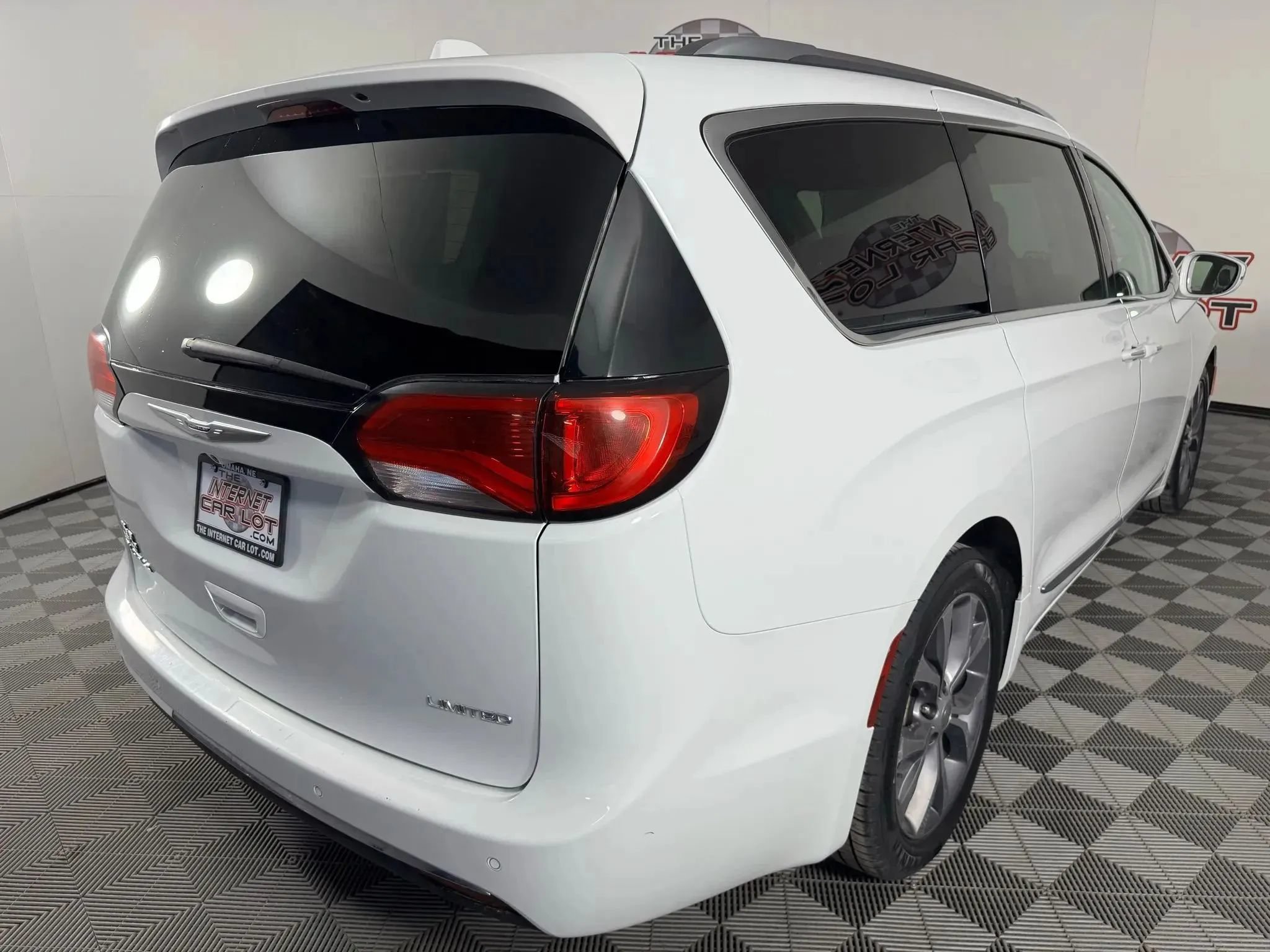 Used 2019 Chrysler Pacifica Limited FWD image 31