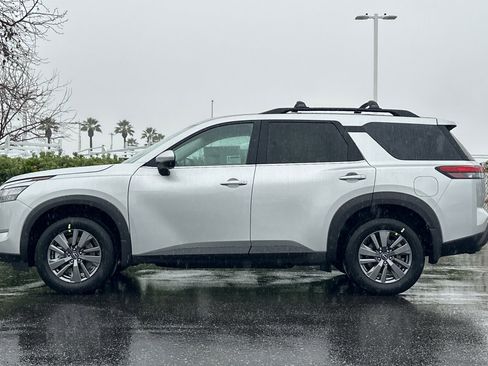 New 2025 Nissan Pathfinder SV image 7