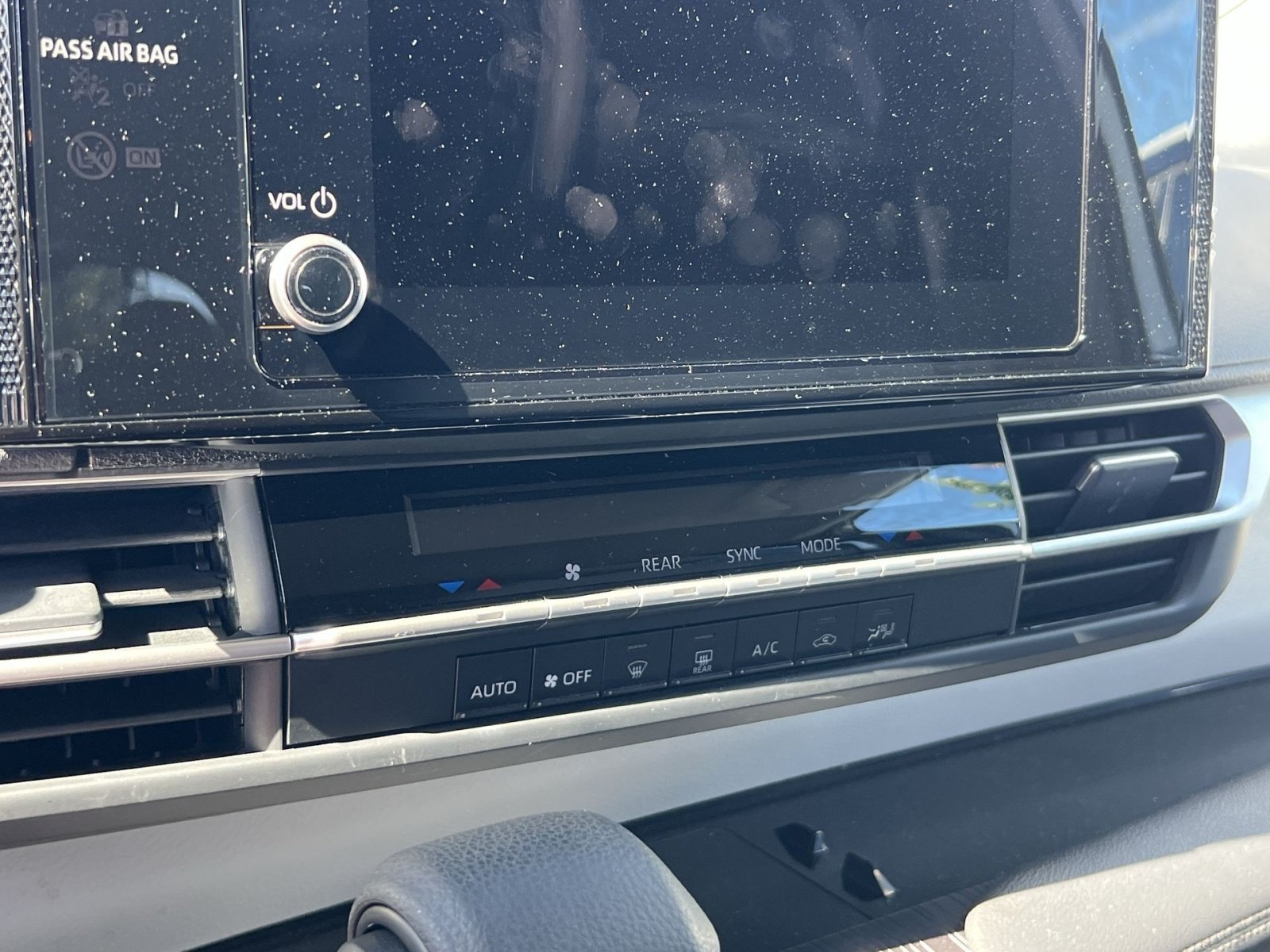 Used 2025 Toyota Sienna LE FWD image 16