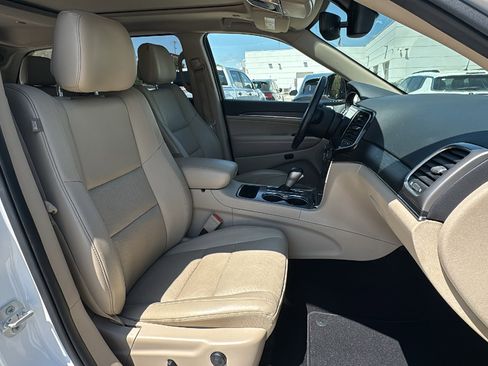 Used 2020 Jeep Grand Cherokee Limited w/ Luxury Group II image 32