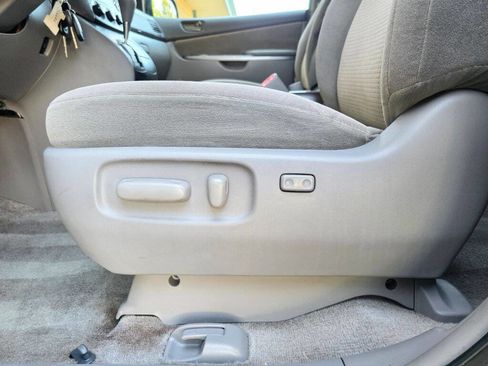 Used 2010 Toyota Sienna LE FWD image 13