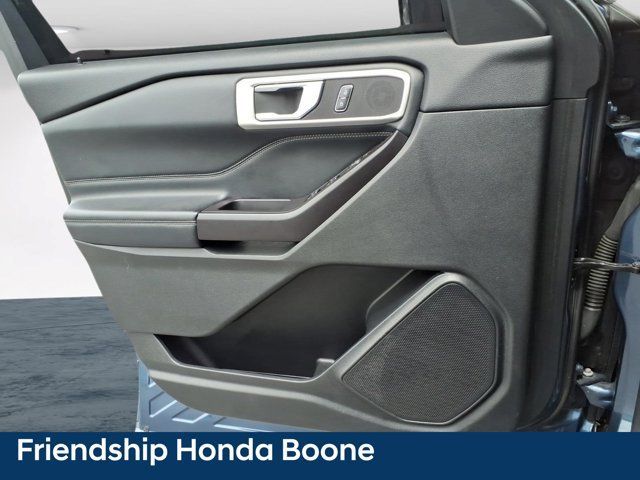 Used 2020 Ford Explorer XLT w/ Equipment Group 202A AWD/4WD image 30