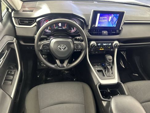 Used 2025 Toyota RAV4 XLE FWD image 22