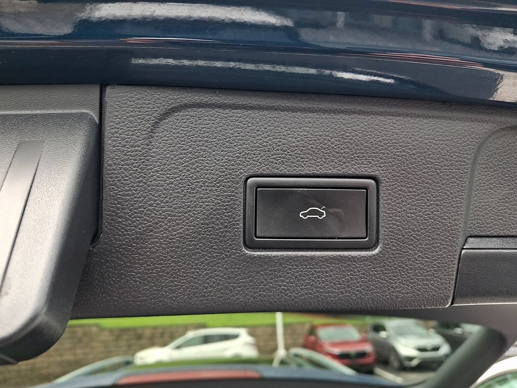 Used 2023 Volkswagen Atlas SEL AWD/4WD image 32