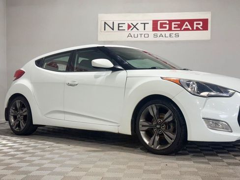 Used 2015 Hyundai Veloster w/ Option Group 03 FWD image 3