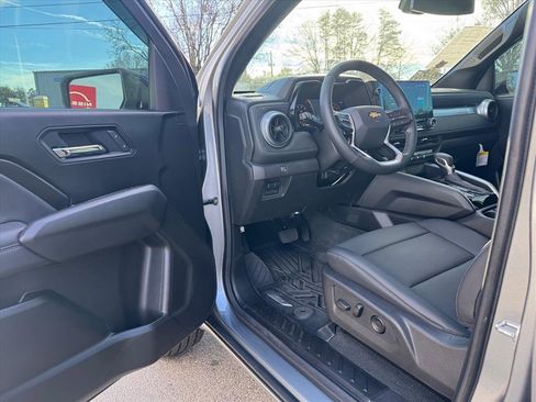 Used 2025 Chevrolet Colorado LT w/ LT Convenience Package image 14