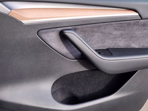 Used 2023 Tesla Model Y Long Range image 12