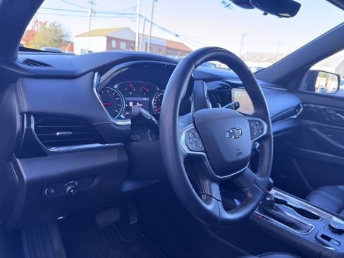 Used 2023 Chevrolet Traverse RS image 23