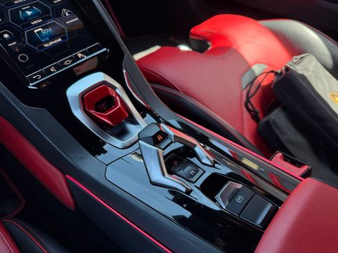 Used 2021 Lamborghini Huracan EVO RWD image 50