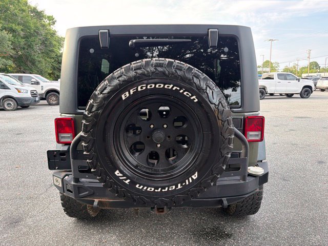 Used 2015 Jeep Wrangler Unlimited Rubicon w/ Connectivity Group AWD/4WD image 6