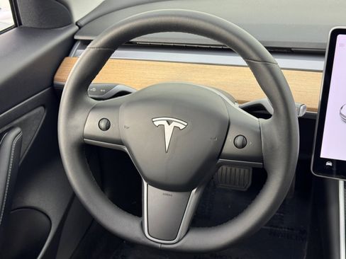 Used 2020 Tesla Model 3 Standard Range Plus image 18