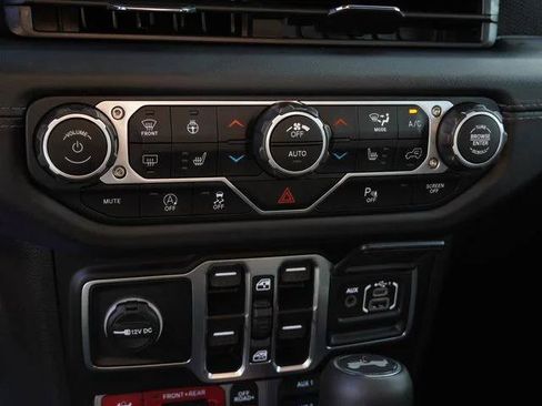 Certified 2025 Jeep Wrangler Unlimited Rubicon AWD/4WD image 24