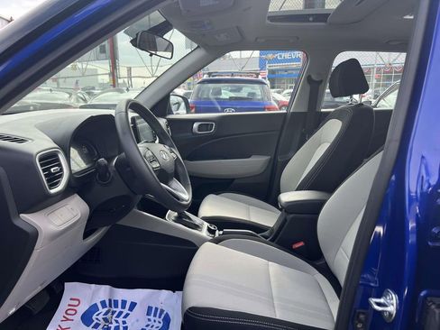 Used 2025 Hyundai Venue SEL image 18