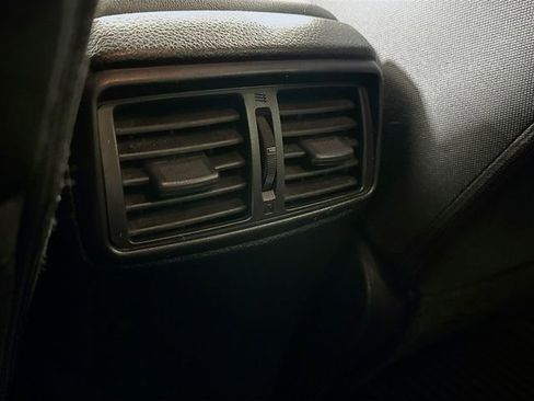 Used 2018 Nissan Rogue SV w/ Premium Package image 27