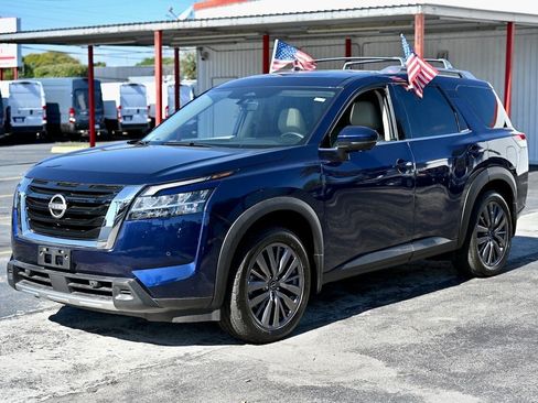 Used 2023 Nissan Pathfinder SL w/ SL Premium Package image 3