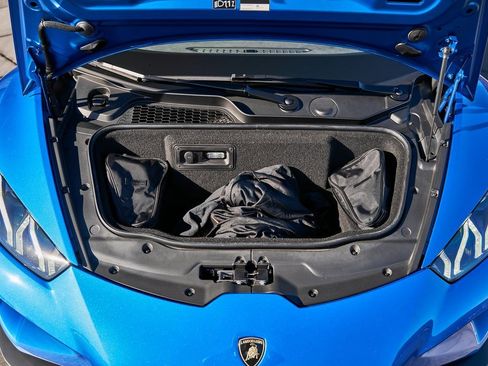 Used 2020 Lamborghini Huracan EVO image 10