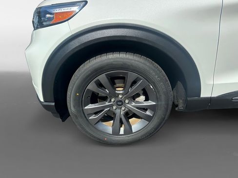 Used 2023 Ford Explorer XLT w/ Equipment Group 202A image 15