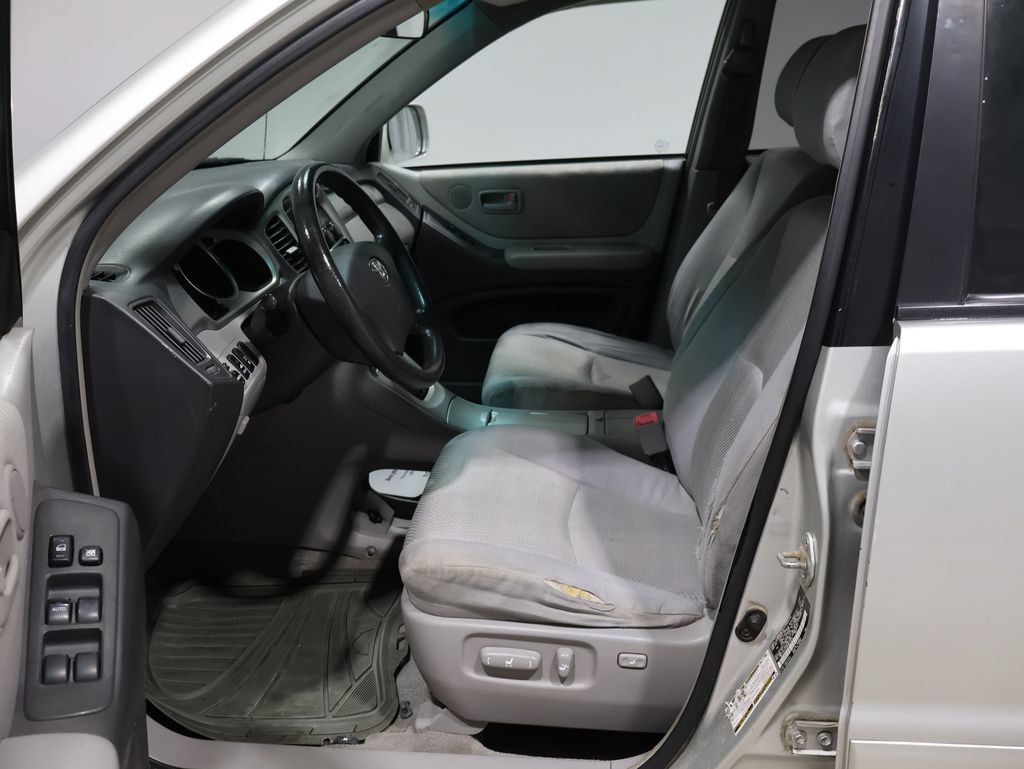 Used 2004 Toyota Highlander 4WD V6 image 2