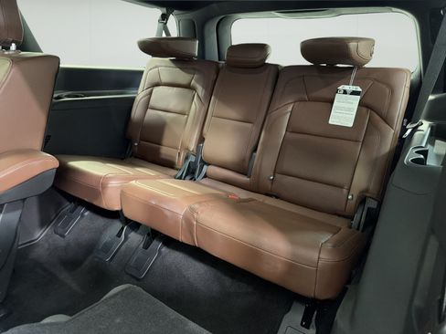Used 2025 Lincoln Navigator L Reserve AWD/4WD image 11