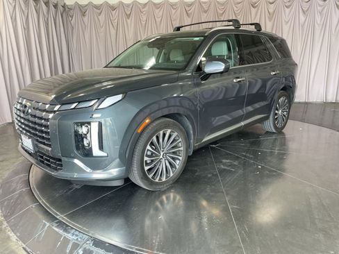 Used 2025 Hyundai Palisade Calligraphy image 2