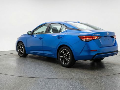 Used 2025 Nissan Sentra SV image 6