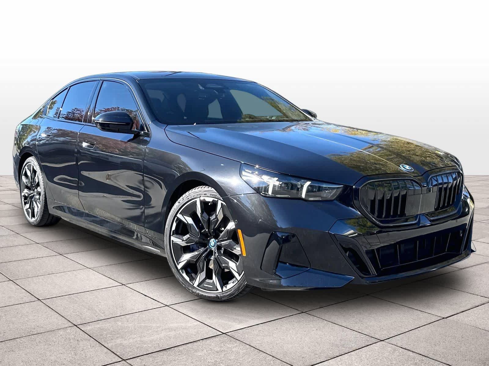 Used 2025 BMW 550e xDrive w/ Premium Package AWD/4WD image 2