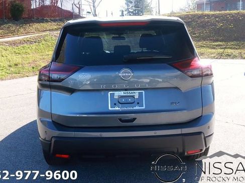 Used 2024 Nissan Rogue SV image 7