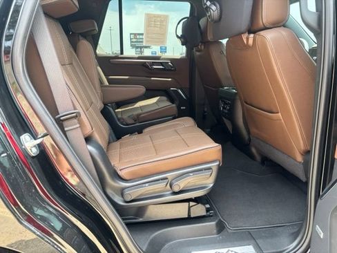 Used 2025 Chevrolet Tahoe High Country AWD/4WD image 14