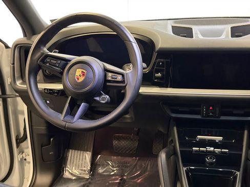 Certified 2024 Porsche Cayenne AWD/4WD image 20